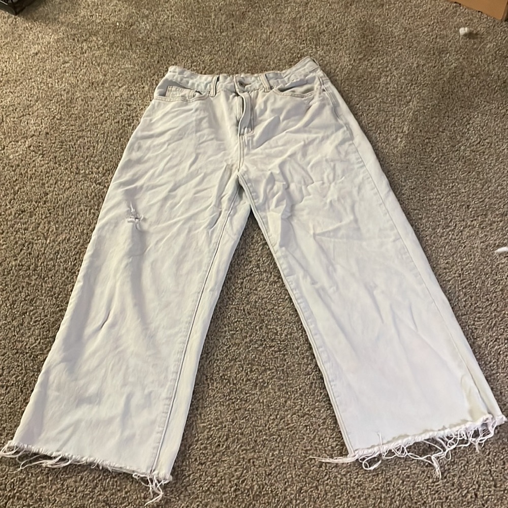 Cotton On Wide Legged Cropped Lightwash Frayed Jeans - Picture 2 of 10